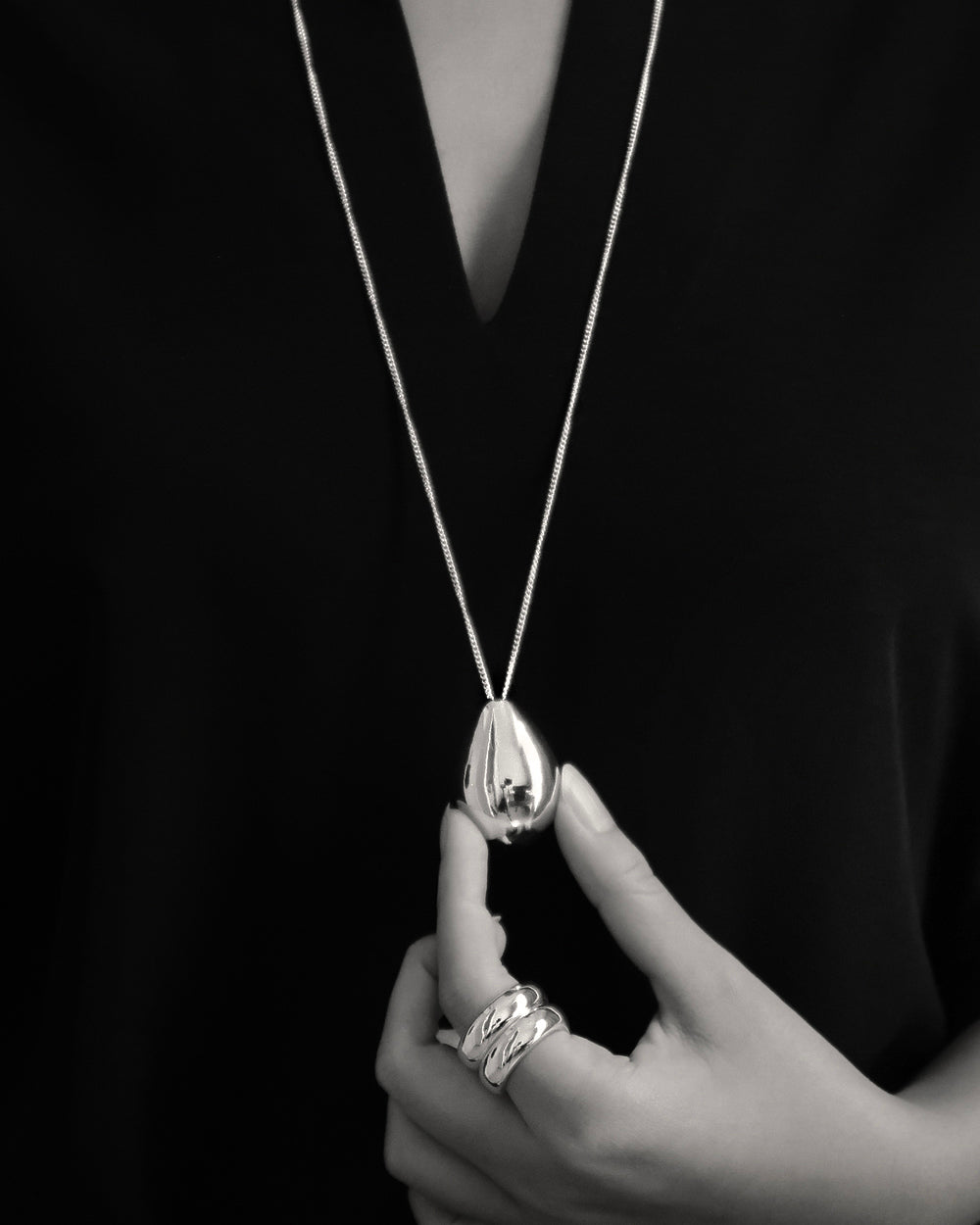 lunis_necklace6.jpg